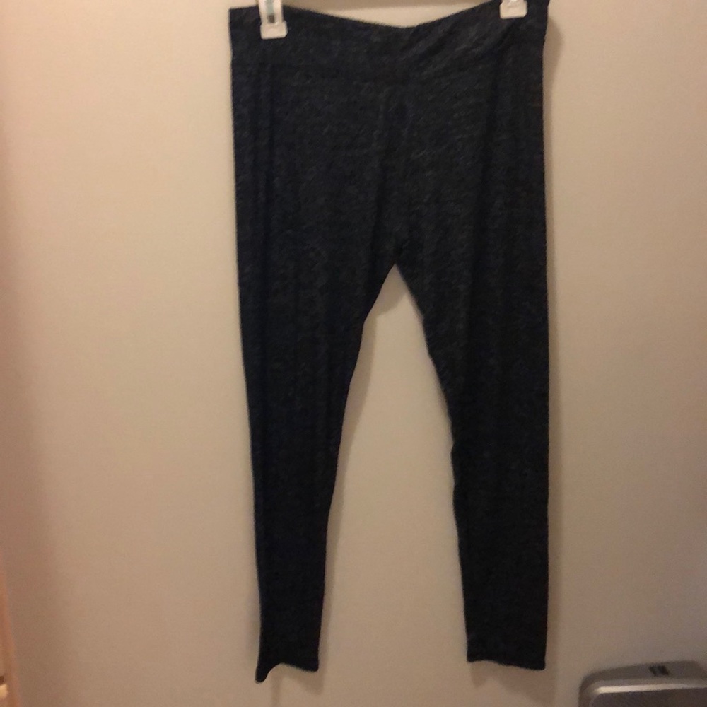 Black and grey stretchy leggings